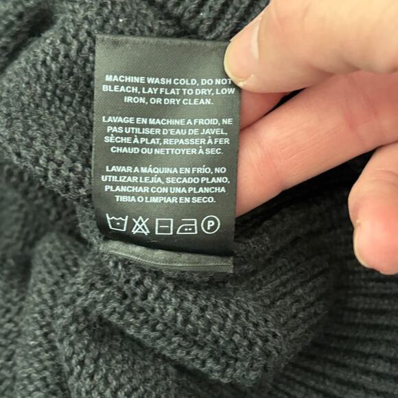 Velvet by Graham & Spencer V-Neck Oversized Sweater Black Size Small - Picture 8 of 9